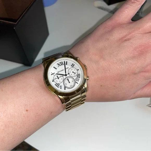 Like New Michael Kors Gold Watch Amazon.com: Michael Kors Women main image 2